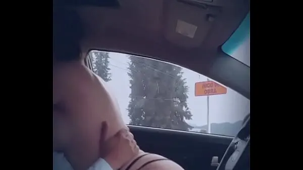 Μεγάλο Fucking in the car by the road βίντεό μου