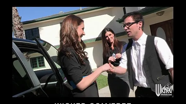 Groot Pair of sisters bribe their car salesman into a threesome mijn video's