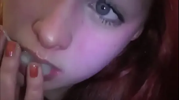 Besar Married redhead playing with cum in her mouth Video saya