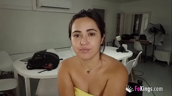 大Andrea, Latina, wants a WILD FUCK with a professional cock我的视频