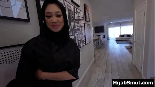 Groot Muslim girl in hijab asks for a sex lesson mijn video's