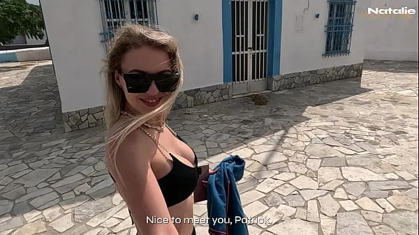Suuret Dude's Cheating on his Future Wife 3 Days Before Wedding with Random Blonde in Greece videoni